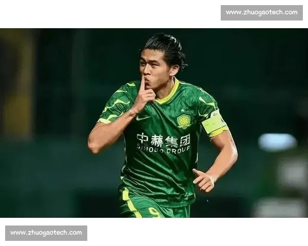 张玉宁回归国安!停赛两战终解禁,全队列队拍头迎核心 张玉宁回归国安!停赛两战终解禁,全队列队拍头迎核心